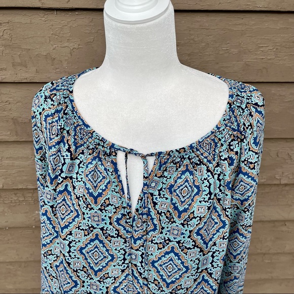 ☀️☀️☀️ 4/$20 Gap tie smock blouse with geometric pattern - Picture 2 of 6
